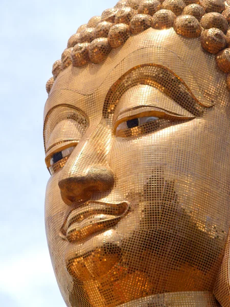 Buddha Utthayan és Phra Mongkhon Ming Mueang, Amphoe Mueang Amnat Dávid, Thaiföld — Stock Fotó