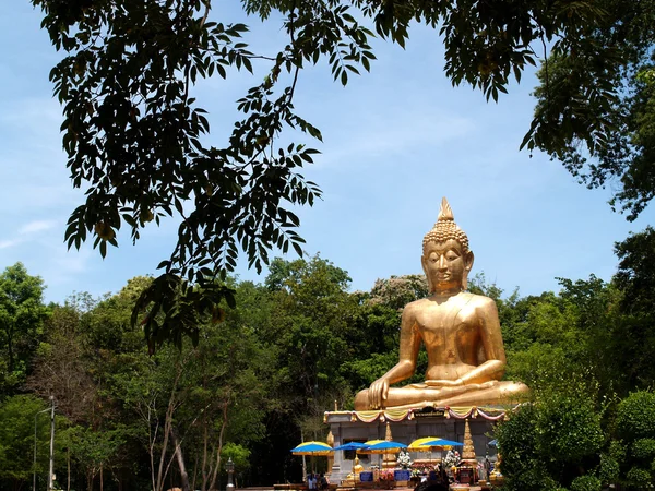 Bouddha Utthayan et Phra Mongkhon Ming Mueang, Amphoe Mueang Amnat Charoen, Thaïlande — Photo