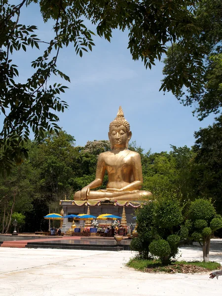 Buddha Utthayan y Phra Mongkhon Ming Mueang, Amphoe Mueang Amnat Charoen, Tailandia — Foto de Stock
