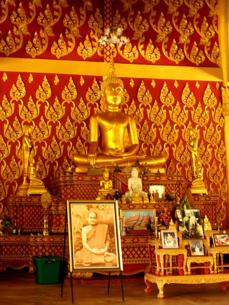 Wat tam cantou templo phet, Amphoe Mueang Amnat Charoen, Tailândia — Fotografia de Stock
