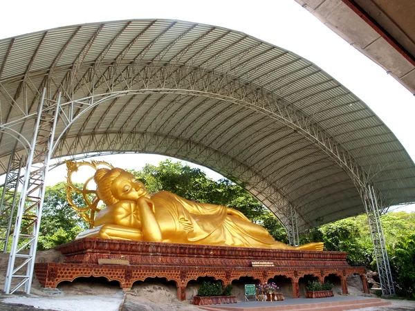 Wat tam zpíval phet chrám, amphoe mueang amnat charoen, Thajsko — Stock fotografie