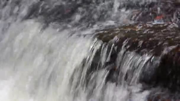 Водопад в Таиланде — стоковое видео
