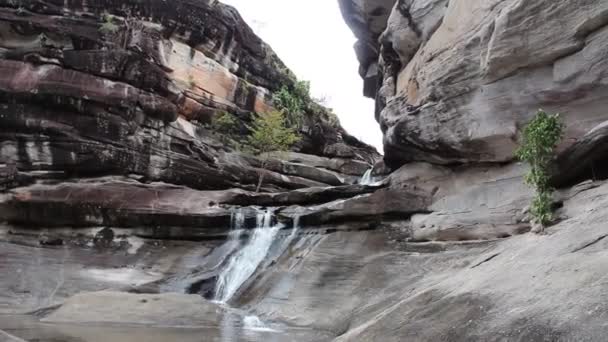 Wasserfall bei ubonratchathani thailand — Stockvideo