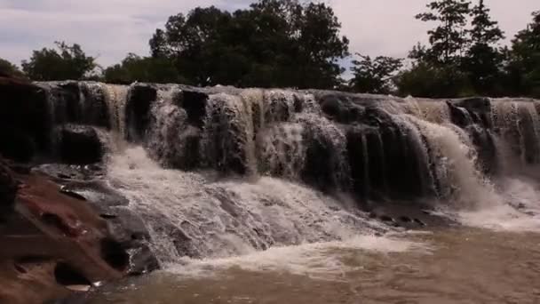 在 ubonratchathani 泰国瀑布 — 图库视频影像