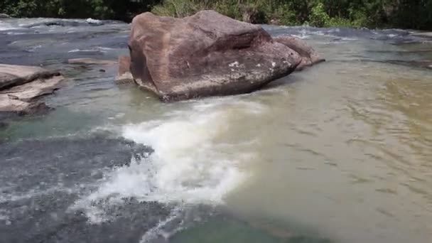 Vodopád na ubonratchathani Thajsko — Stock video