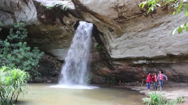 ウボンラーチャターニー タイの滝 — ストック動画