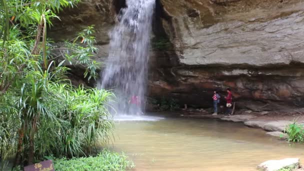 在 ubonratchathani 泰国瀑布 — 图库视频影像