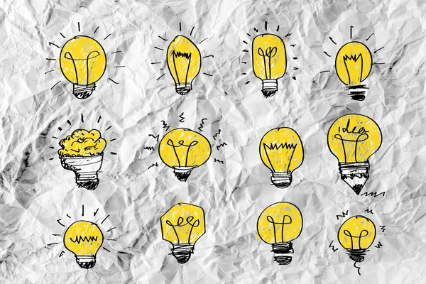 Idea concept lampadina su carta sgualcita — Foto Stock