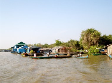 köy tonle sap Gölü yüzer. Kamboçya