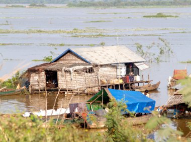 köy tonle sap Gölü yüzer. Kamboçya