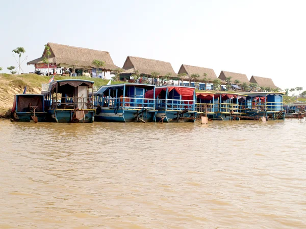 Floating village  Tonle sap lake. Cambodia — Stock Photo, Image