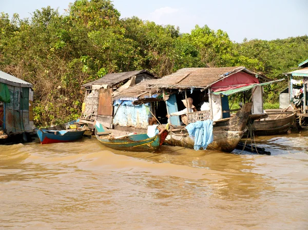 Pueblo flotante Tonle lago savia. Camboya — Foto de Stock