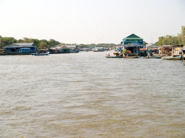 Πλωτό χωριό Τονλέ sap λίμνη. Καμπότζη — Φωτογραφία Αρχείου