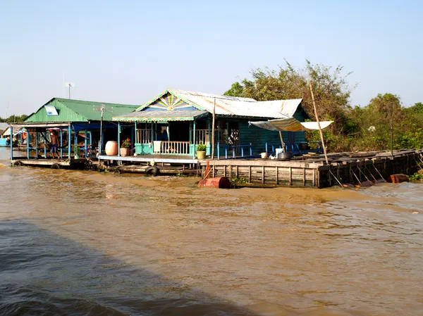 Schwimmende Dorf Tonle Saft See. Kambodscha — Stockfoto