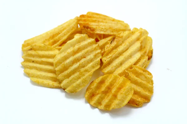 Snack patatas fritas montones sobre un fondo blanco — Foto de Stock