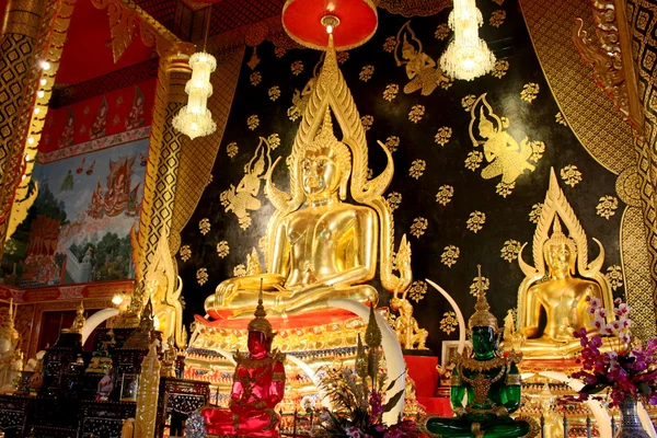Uso editorial solamente - TAILANDIA - 28 DE JUNIO: Modelo Phra Buddha en W —  Fotos de Stock