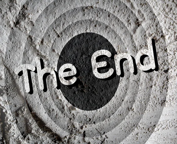 La fin Écran de fin de film sur fond de texture de mur de ciment — Photo