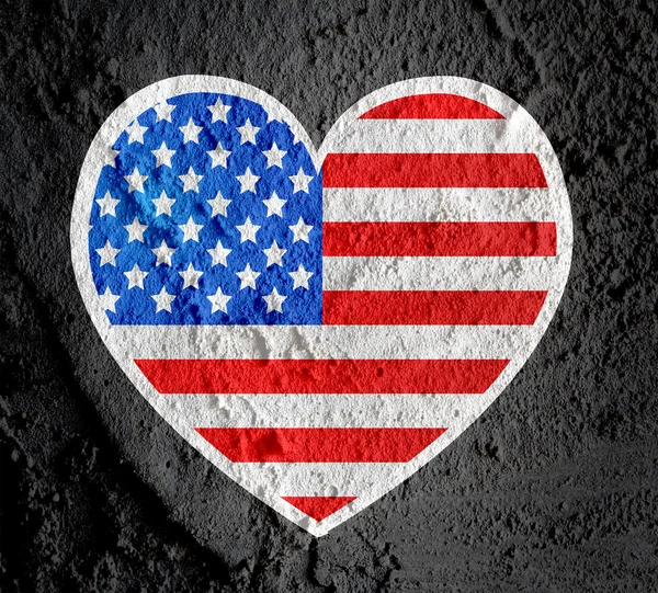 Love USA Bandiera americana simbolo del cuore segno sulla texture della parete di cemento — Foto Stock