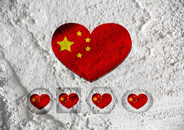 Liefde china vlag teken hartsymbool op de muur textuur achtergrond des — Stockfoto