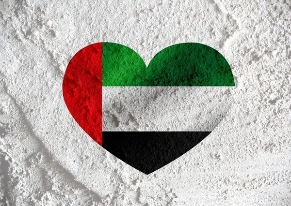 प्रेम संयुक्त अरब अमिराती ध्वज चिन्ह सिमेंट वॉल वर हृदय प्रतीक — स्टॉक फोटो, इमेज