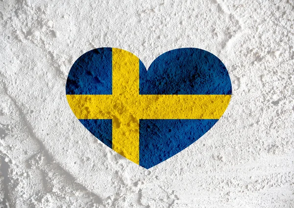 Love  Sweden flag sign heart symbol on Cement wall texture backg — Stock Photo, Image