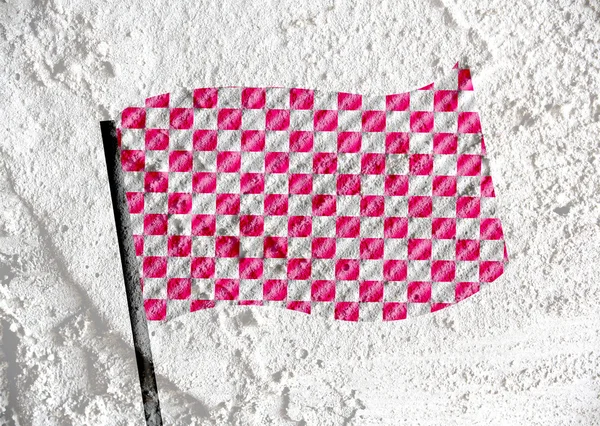 Клетчатый флаг на текстуре стены цемента — стоковое фото