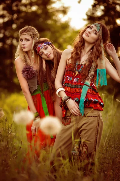 Lány a hippi területén — Stock Fotó
