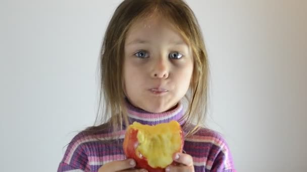 Girl eats apple — Stock Video