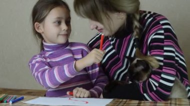 Anne ve kızı çizim