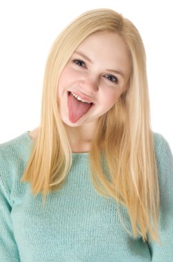 Kız kalbi gösterir