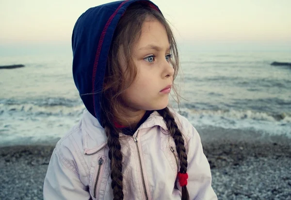 Kind op het strand — Stockfoto