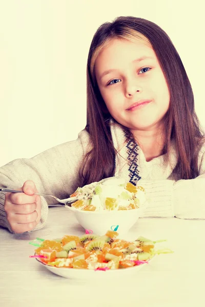 Bella bambina mangia — Foto Stock