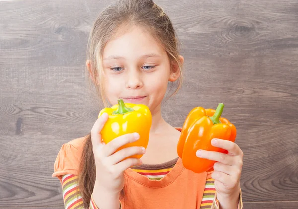 Little girl holding vegetables — Stock Photo, Image