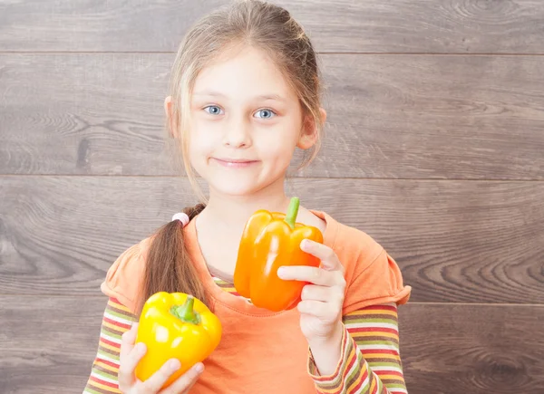 Beautiful girl holding vegetables — Stock Photo, Image