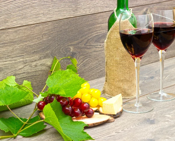 Red wine and grapes — Stock Photo, Image