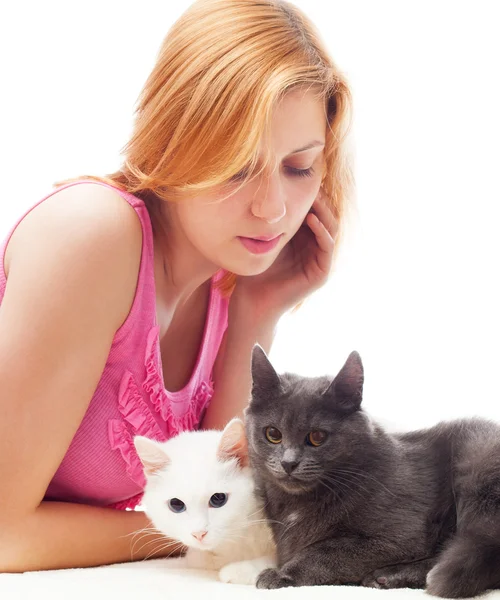 Meisje en katten — Stockfoto
