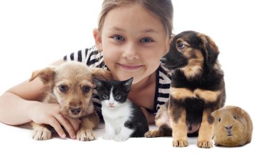 çocuk ve köpek ve kedi 