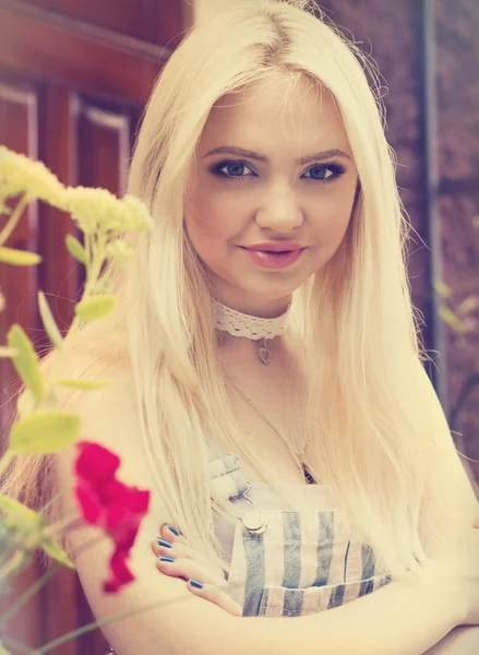 Portrait of a girl outdoors — Stock Photo, Image