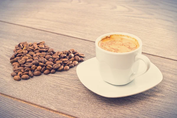 Heart of coffee beans — Stock Photo, Image