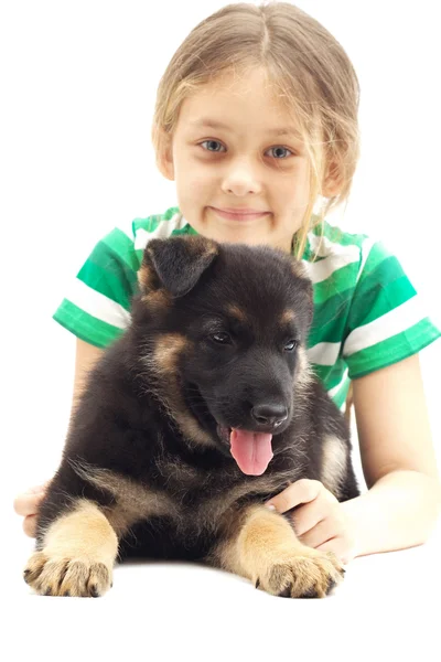 Çocuk ve köpek yavrusu beyaz zemin üzerine — Stok fotoğraf