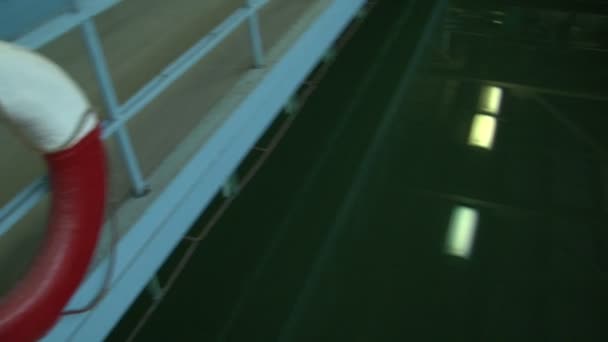 선박 모델에 대 한 테스트 수영장 — 비디오
