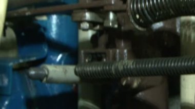 bir fabrika otomatik makinalar