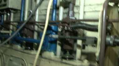 bir fabrika otomatik makinalar