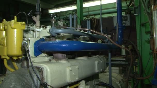 Travaux, inspirés par un moteur diesel 