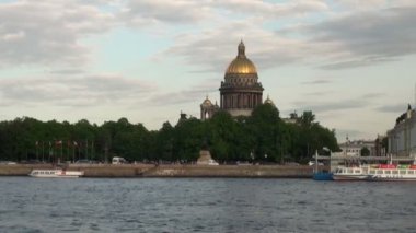 saint-Petersburg, Rusya Federasyonu - timelapse tarihi merkezinde Neva Nehri