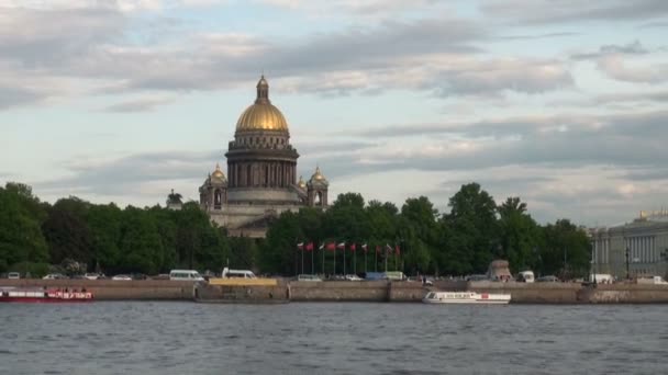 Fiume Neva nel centro storico di San Pietroburgo, Russia - timelapse — Video Stock