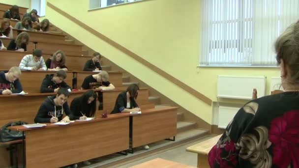 Les étudiants dans une conférence — Video