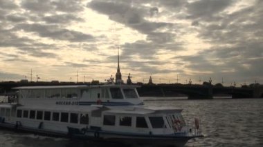 saint-Petersburg tarihi merkezinde Neva Nehri