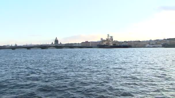 Rzeki Newy w historycznym centrum Sankt Petersburga — Wideo stockowe