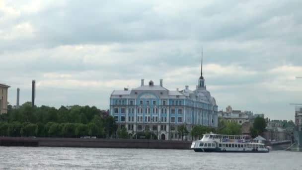 Newa im historischen Zentrum von Sankt-Peterburg — Stockvideo